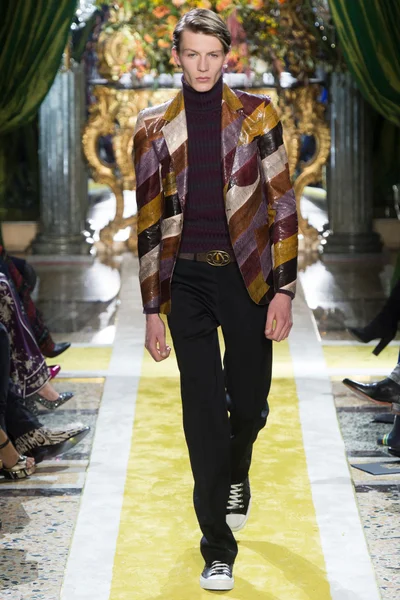 Look 54